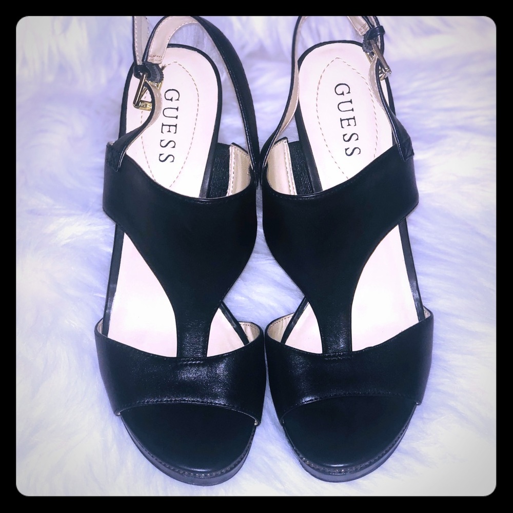 🎉🥳🚨SHOE SALE🚨🥳🎉 Guess